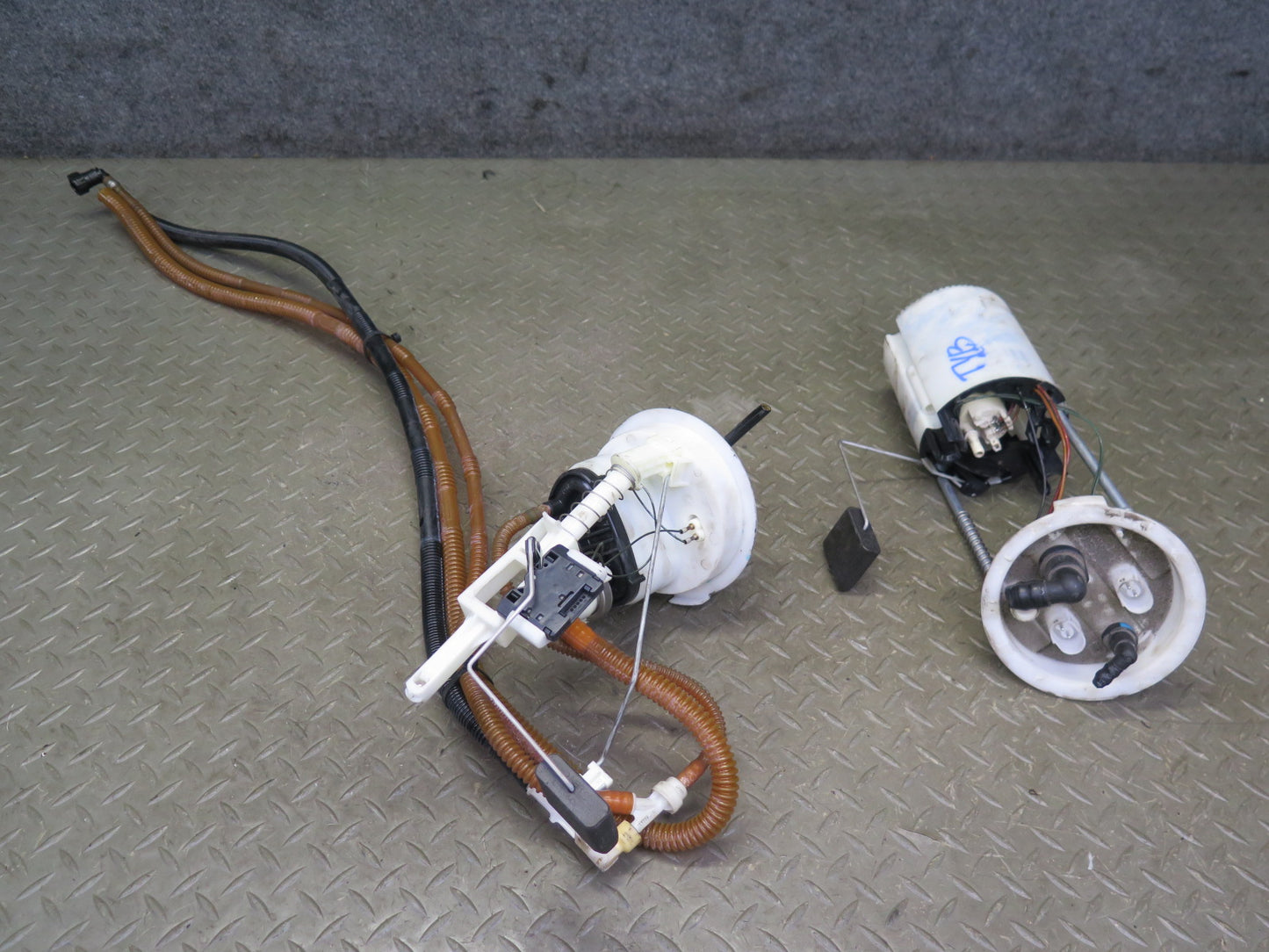 07-13 BMW E90 E92 E93 335i N55 Set of 2 Fuel Pump Level Sensor Sending Unit OEM