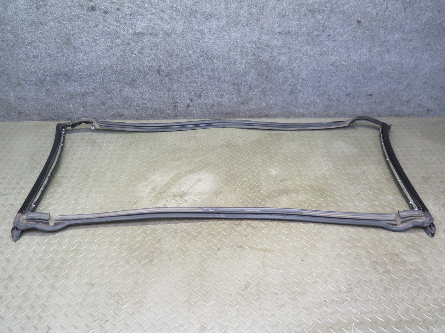 07-13 BMW E93 335i Convertible TOP Roof Center Weatherstrip Rubber Seal OEM