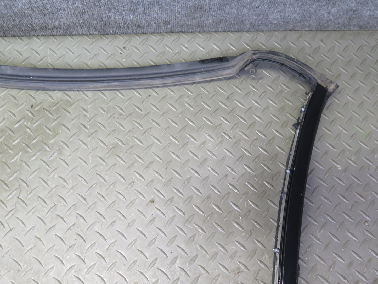 07-13 BMW E93 335i Convertible TOP Roof Center Weatherstrip Rubber Seal OEM