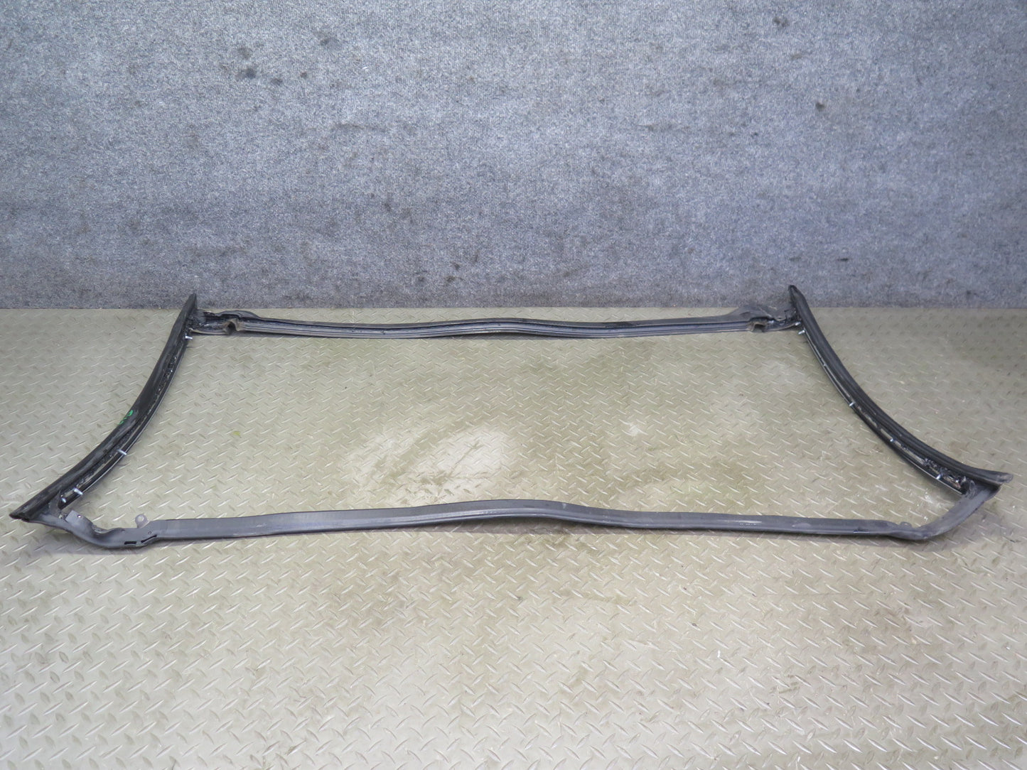 07-13 BMW E93 335i Convertible TOP Roof Center Weatherstrip Rubber Seal OEM