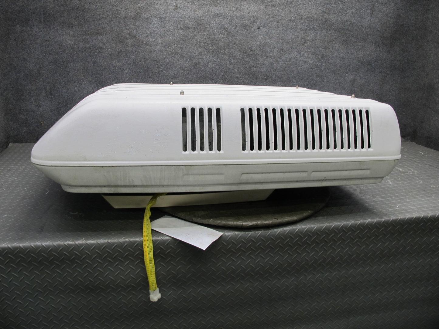 02-03 VW Eurovan T4 Winnebago Vista Coleman Mach Upper Roof Mount Air Condition