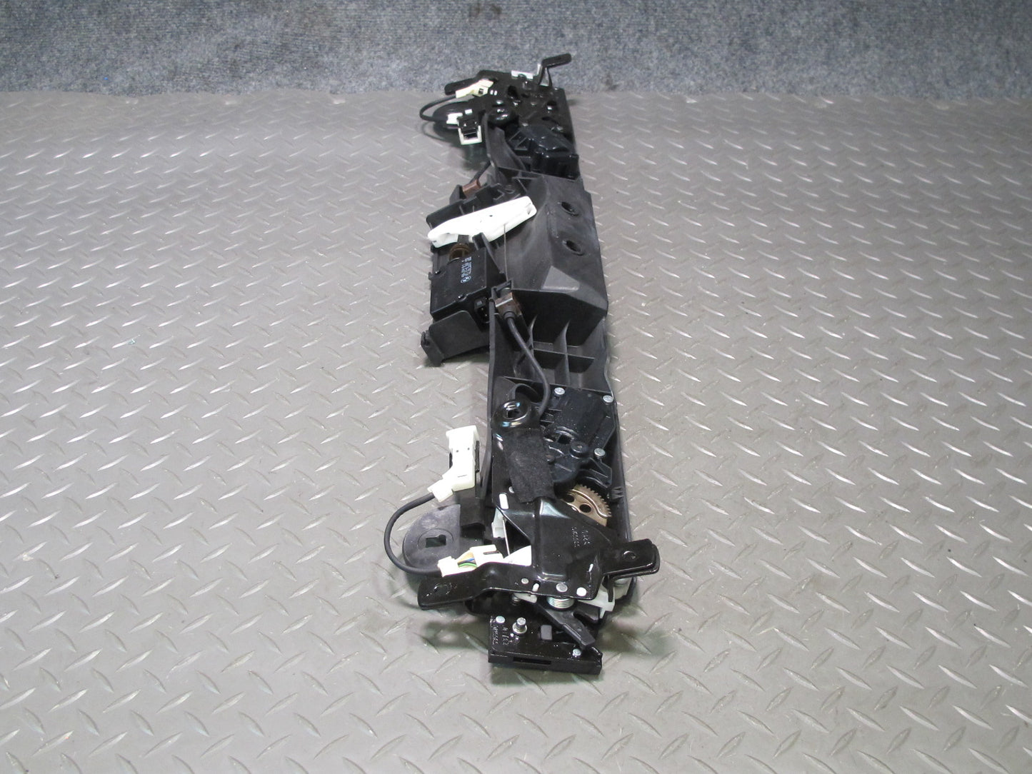 07-13 BMW E93 335i Convertible Trunk Lock Locking Mechanism Assembly 7258345 OEM