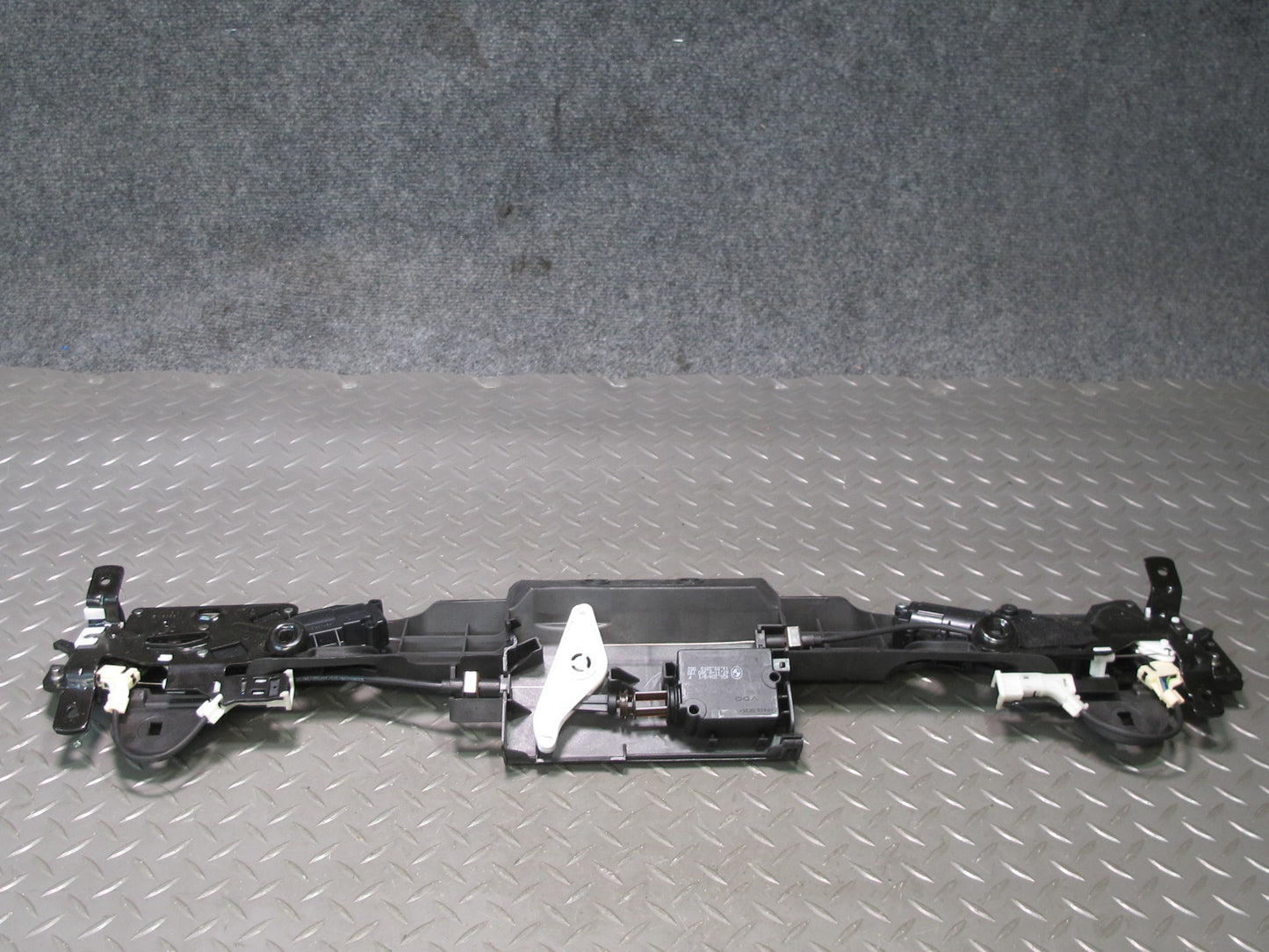 07-13 BMW E93 335i Convertible Trunk Lock Locking Mechanism Assembly 7258345 OEM