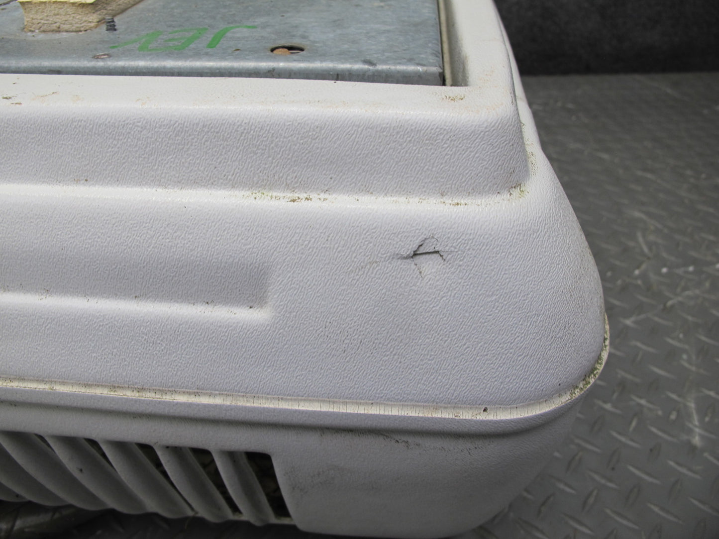 02-03 VW Eurovan T4 Winnebago Vista Coleman Mach Upper Roof Mount Air Condition