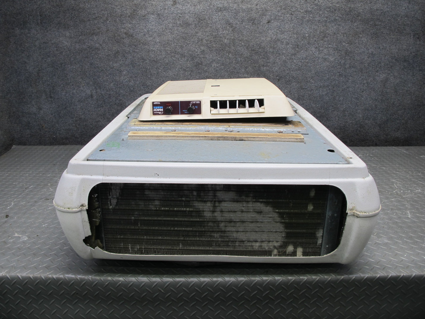 02-03 VW Eurovan T4 Winnebago Vista Coleman Mach Upper Roof Mount Air Condition