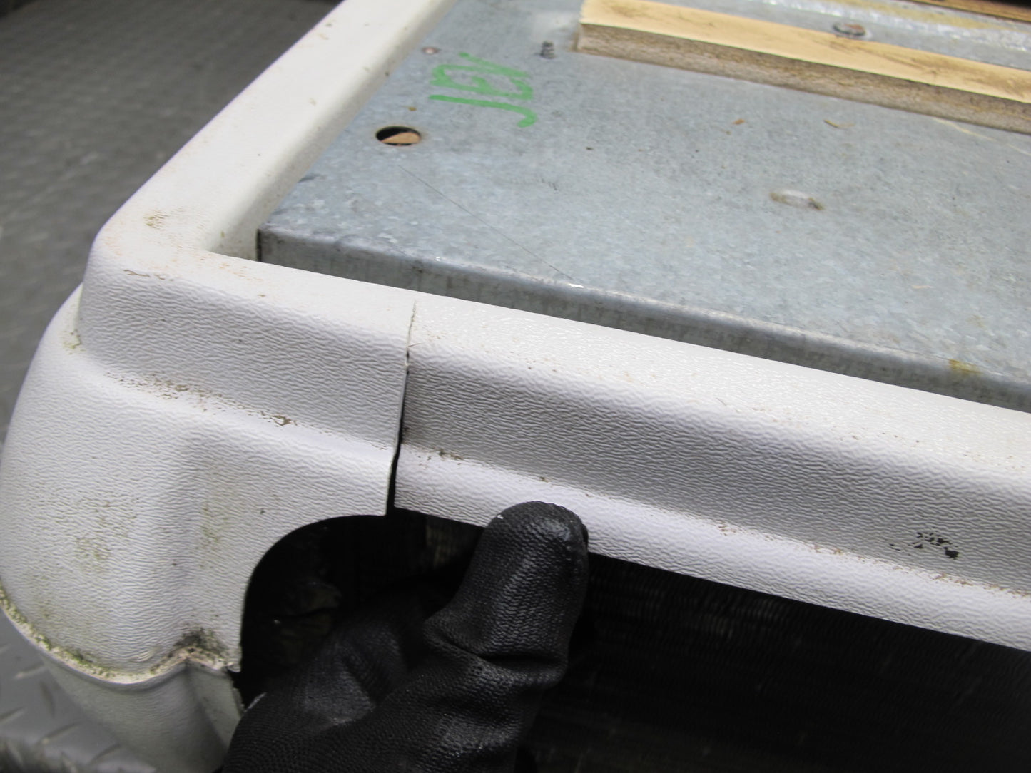 02-03 VW Eurovan T4 Winnebago Vista Coleman Mach Upper Roof Mount Air Condition