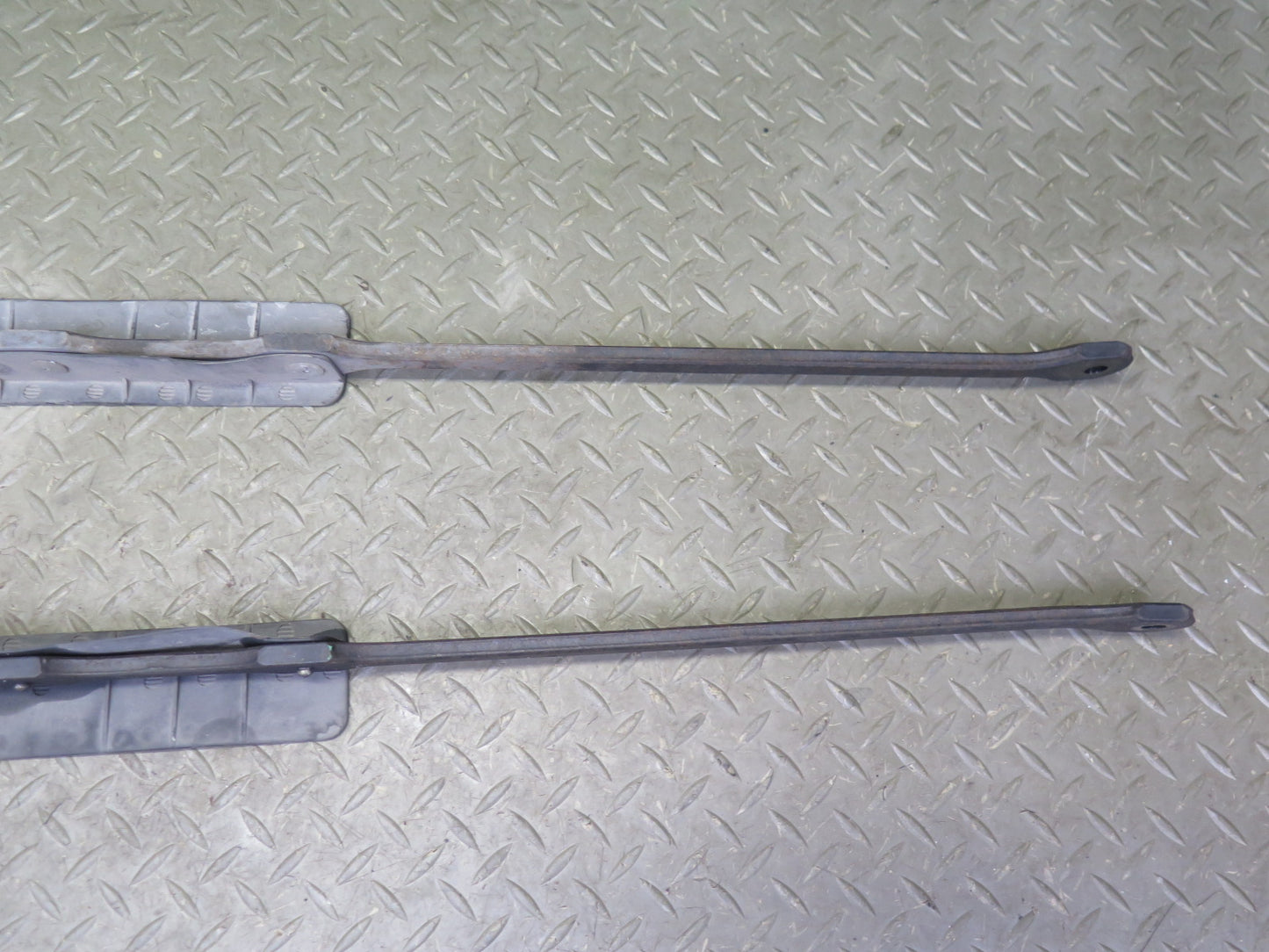 02-10 Lexus UZZ40L SC430 Set of 5 Rear Suspension Mounting Brace Plate OEM