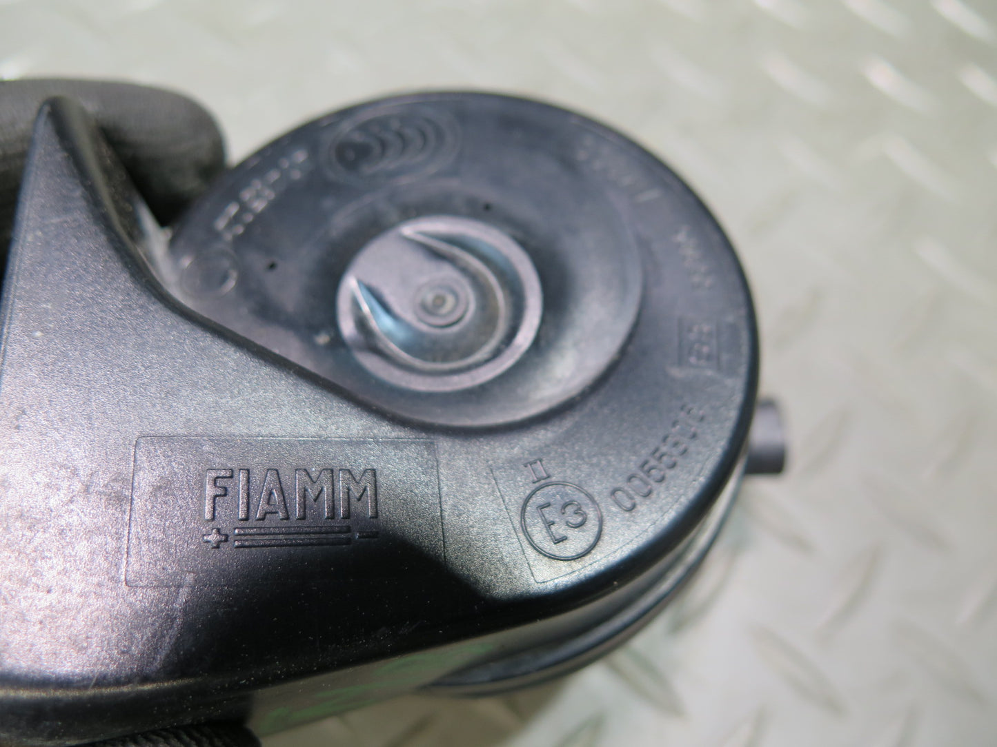 07-13 BMW E90 E92 E93 335I Set of 2 High & Low Tone Note Pitch Horn Signal OEM