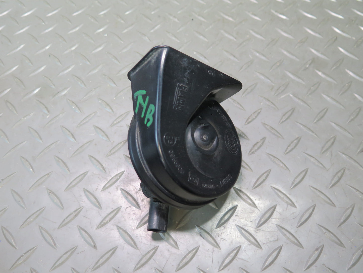 07-13 BMW E90 E92 E93 335I Set of 2 High & Low Tone Note Pitch Horn Signal OEM