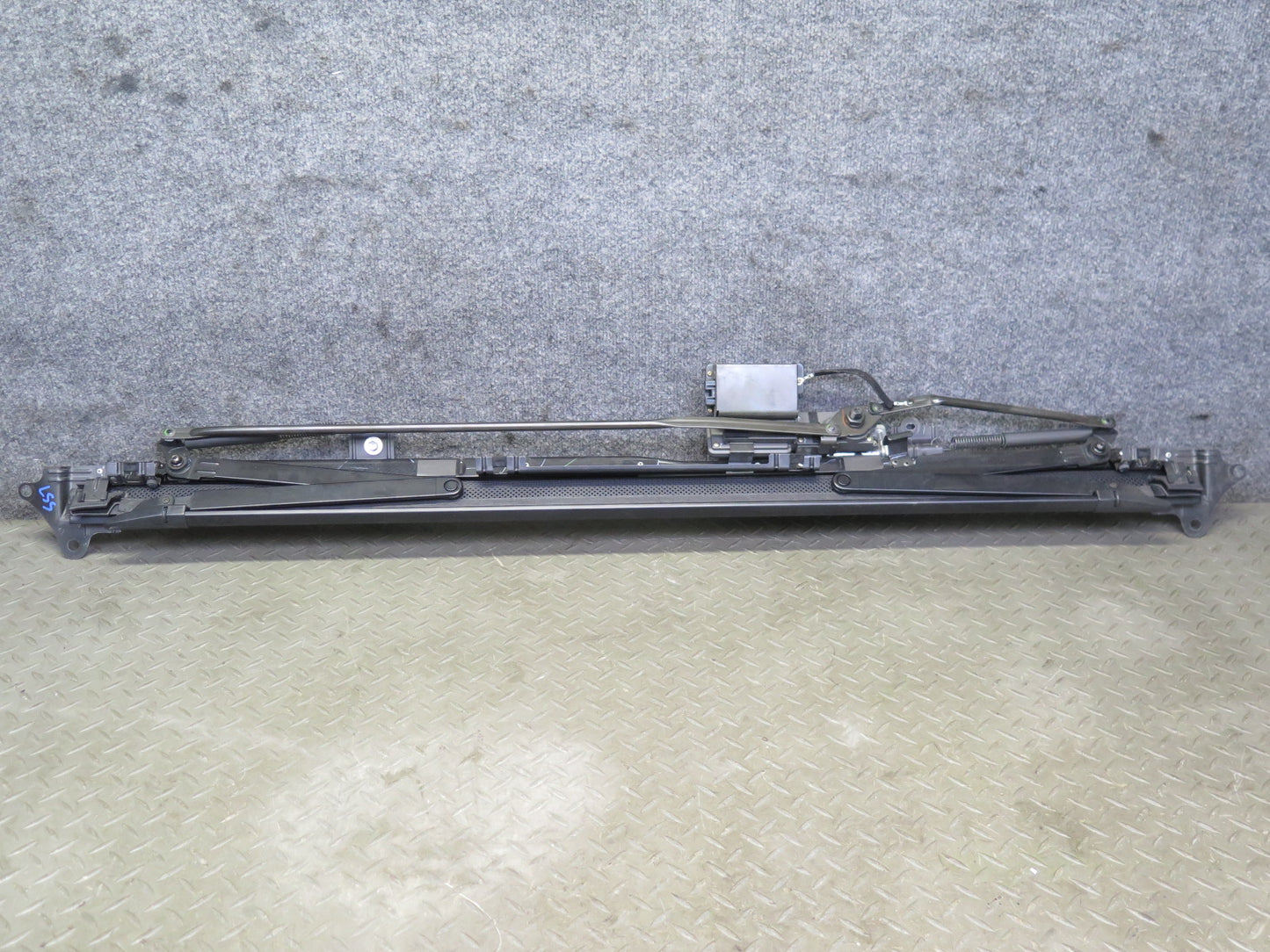 03-06 Lexus UCF30L LS430 Rear Back Glass Window Power Sunshade 64350-50013 OEM