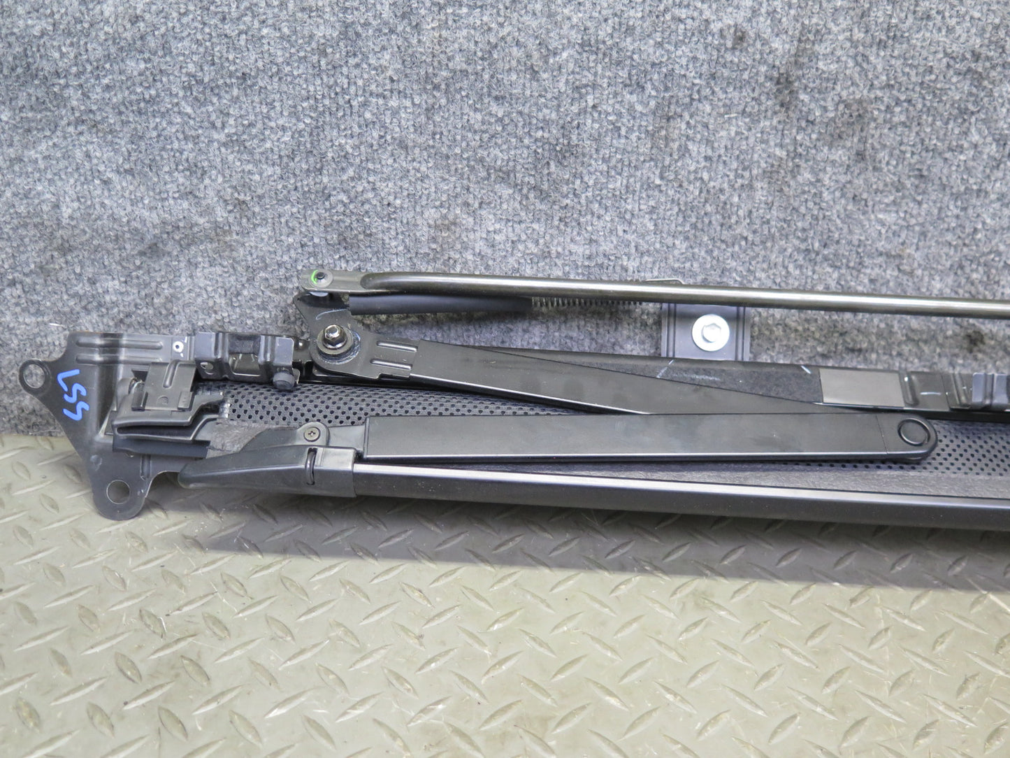 03-06 Lexus UCF30L LS430 Rear Back Glass Window Power Sunshade 64350-50013 OEM