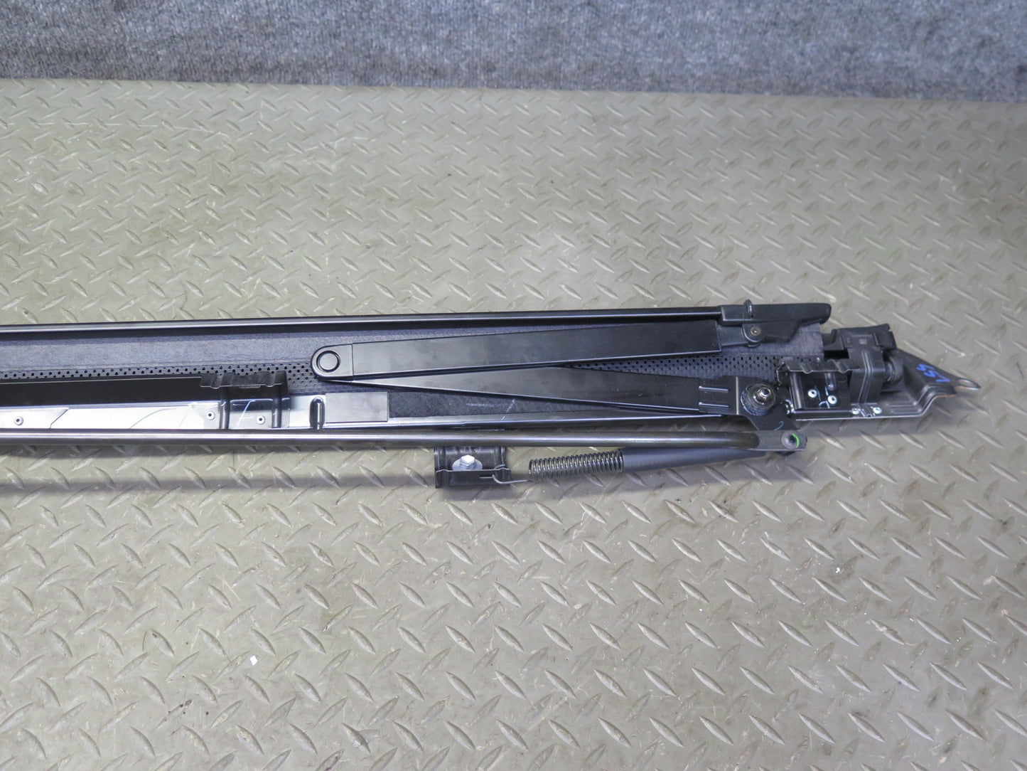 03-06 Lexus UCF30L LS430 Rear Back Glass Window Power Sunshade 64350-50013 OEM