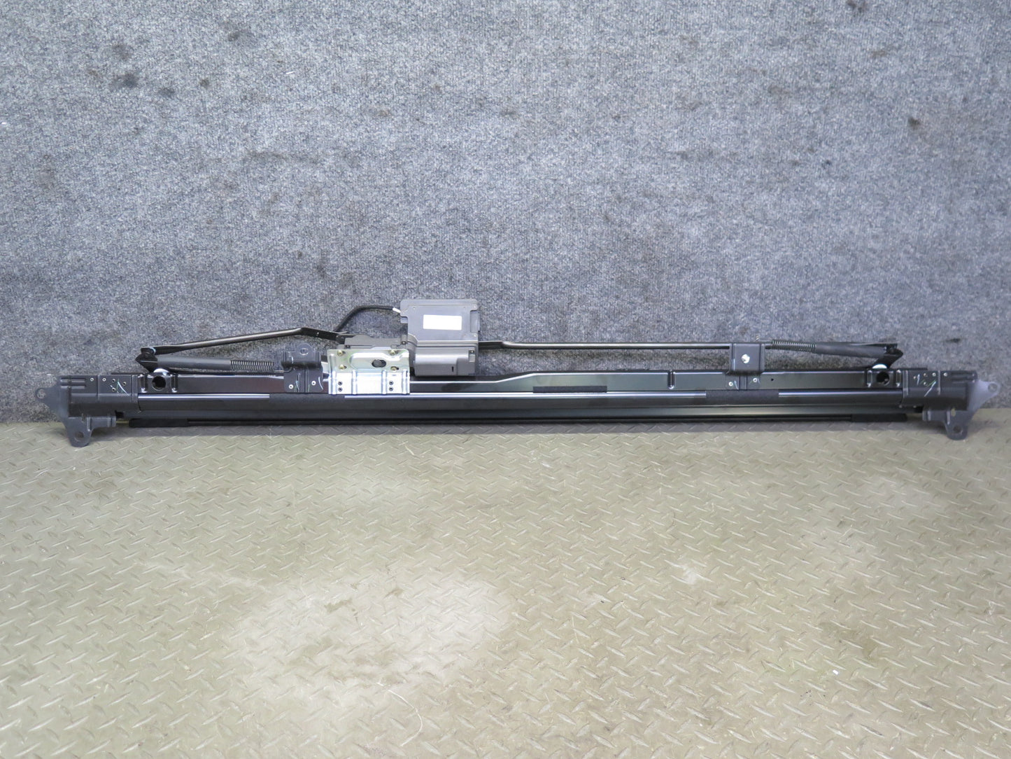 03-06 Lexus UCF30L LS430 Rear Back Glass Window Power Sunshade 64350-50013 OEM