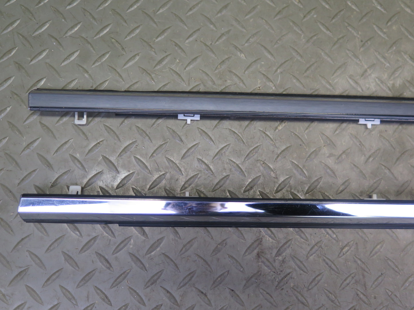 01-06 Lexus UCF30L LS430 Front Right & Left Door Weatherstrip Molding OEM