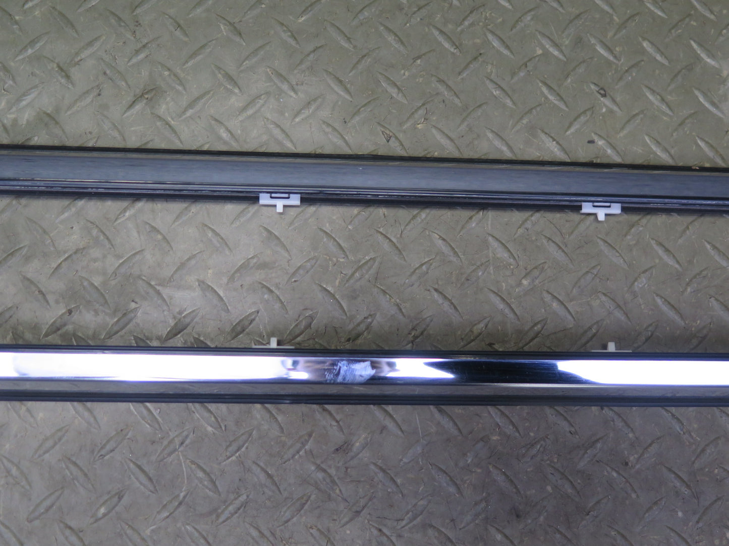 01-06 Lexus UCF30L LS430 Front Right & Left Door Weatherstrip Molding OEM