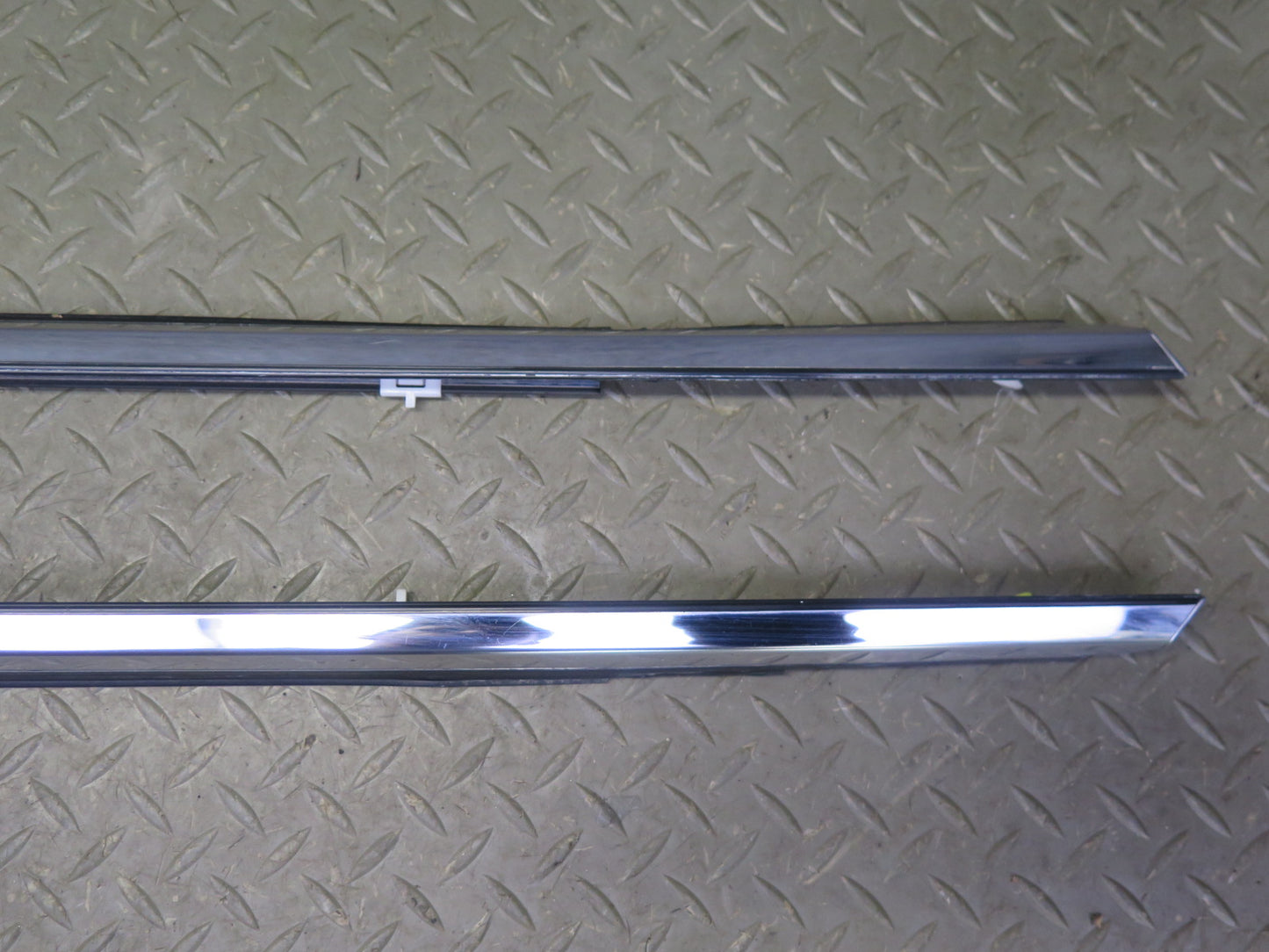 01-06 Lexus UCF30L LS430 Front Right & Left Door Weatherstrip Molding OEM