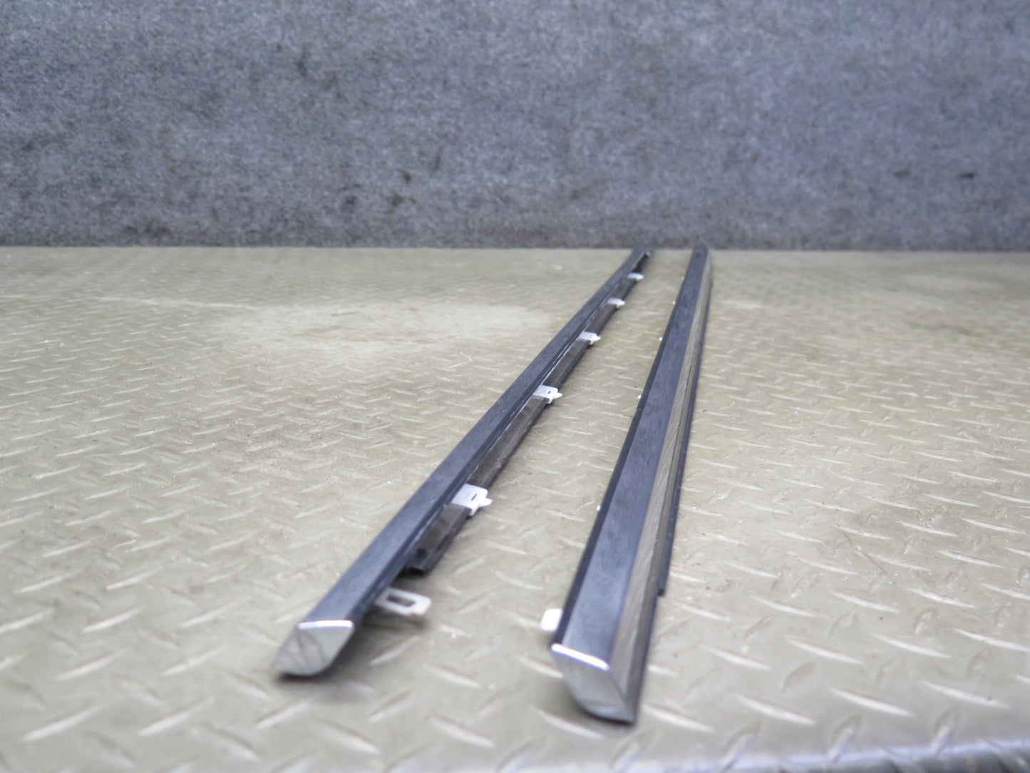 01-06 Lexus UCF30L LS430 Front Right & Left Door Weatherstrip Molding OEM