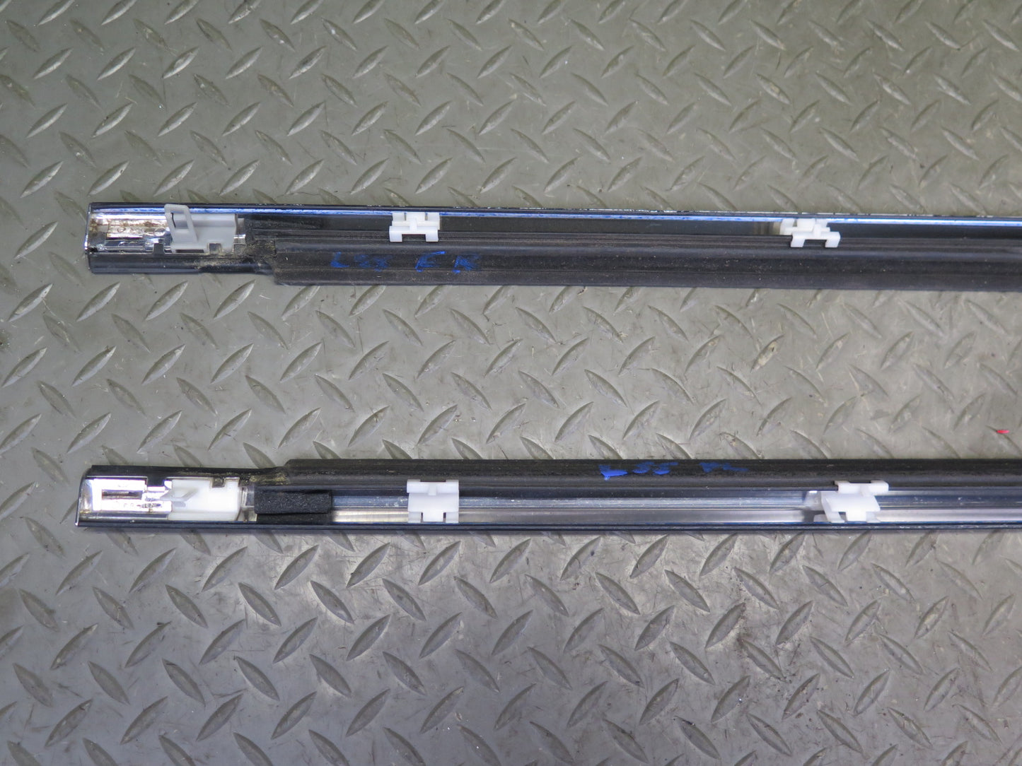 01-06 Lexus UCF30L LS430 Front Right & Left Door Weatherstrip Molding OEM
