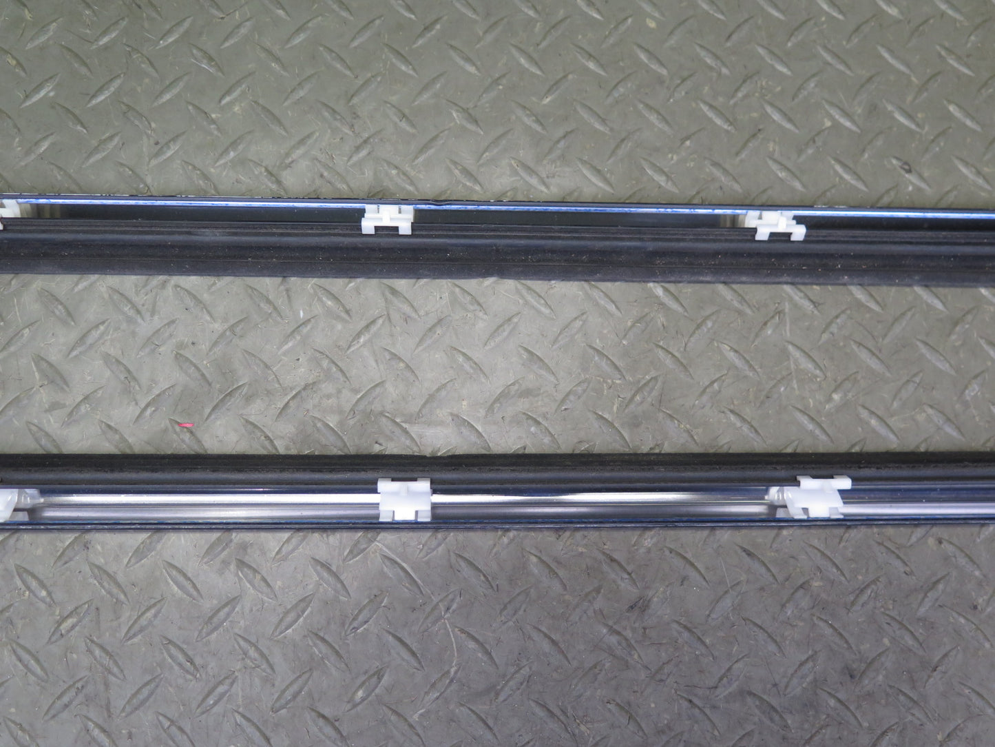 01-06 Lexus UCF30L LS430 Front Right & Left Door Weatherstrip Molding OEM
