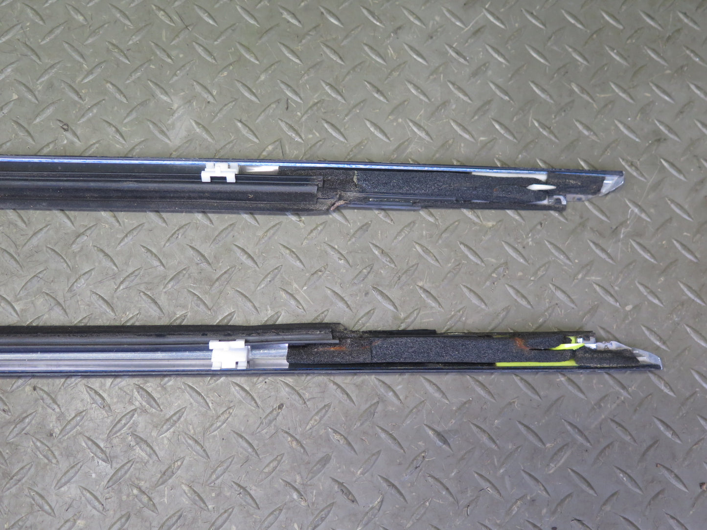 01-06 Lexus UCF30L LS430 Front Right & Left Door Weatherstrip Molding OEM