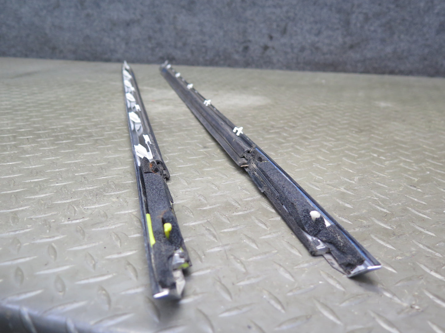 01-06 Lexus UCF30L LS430 Front Right & Left Door Weatherstrip Molding OEM