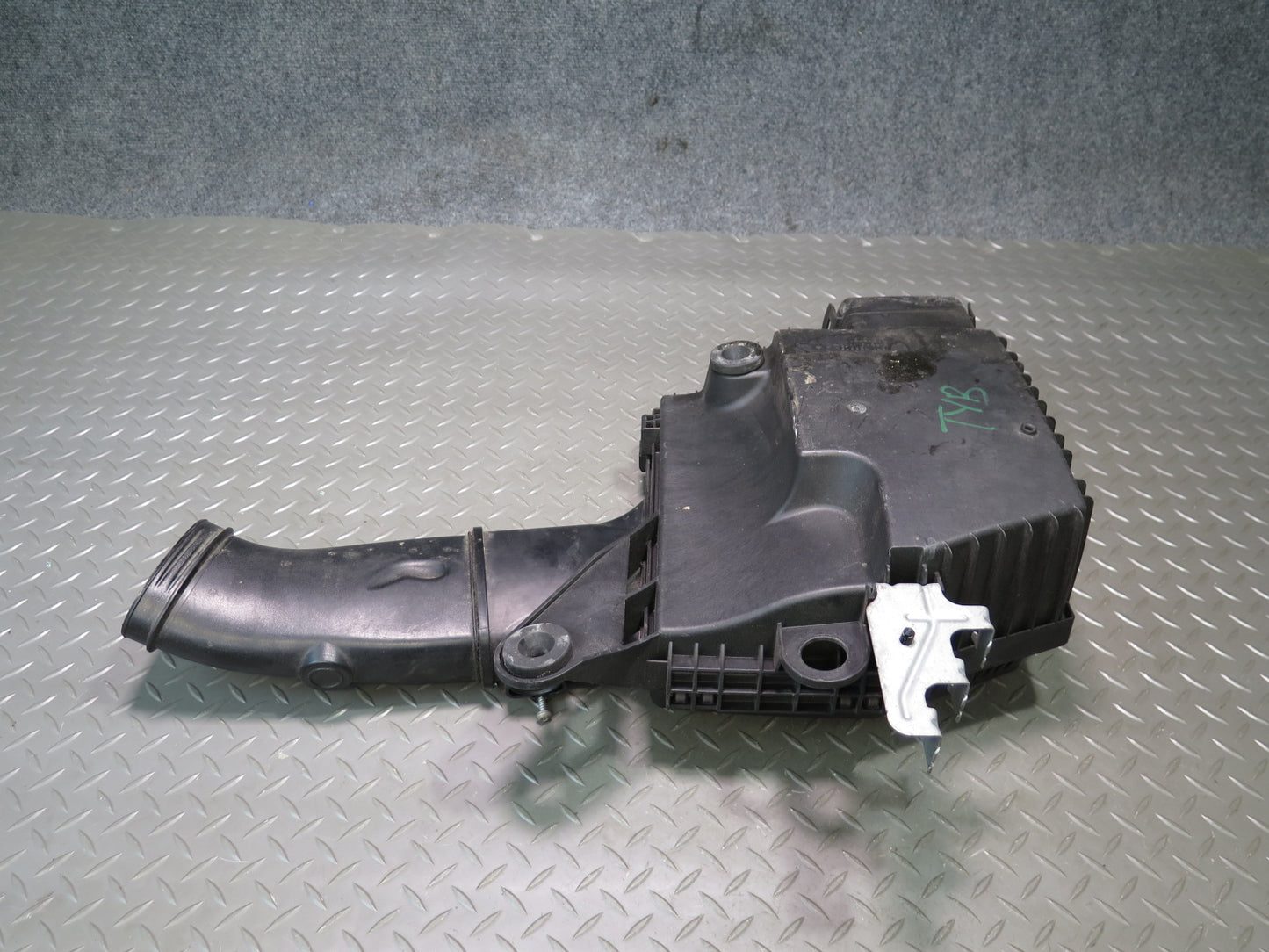 11-13 BMW E90 E92 E93 335i Air Intake Cleaner Filter Box w Duct 7599284 OEM