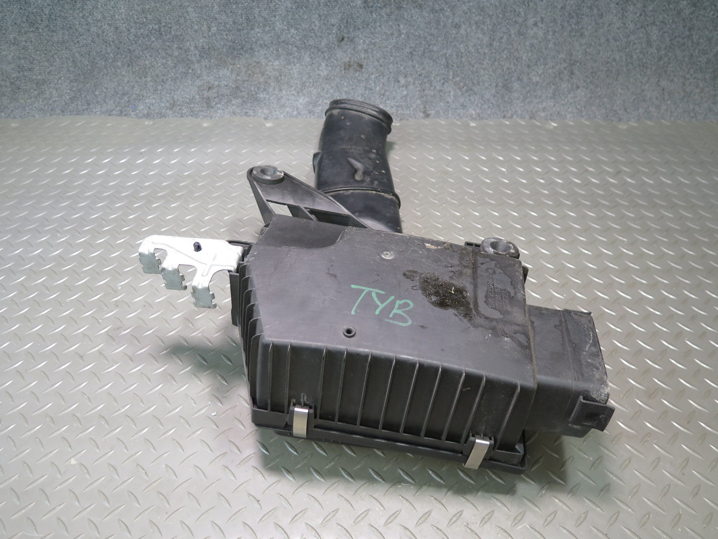 11-13 BMW E90 E92 E93 335i Air Intake Cleaner Filter Box w Duct 7599284 OEM