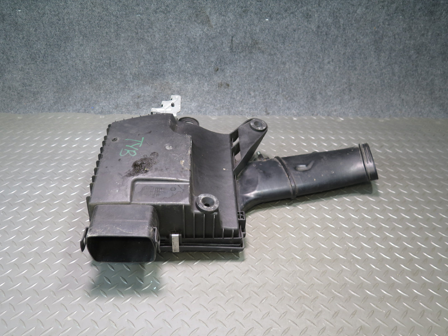 11-13 BMW E90 E92 E93 335i Air Intake Cleaner Filter Box w Duct 7599284 OEM