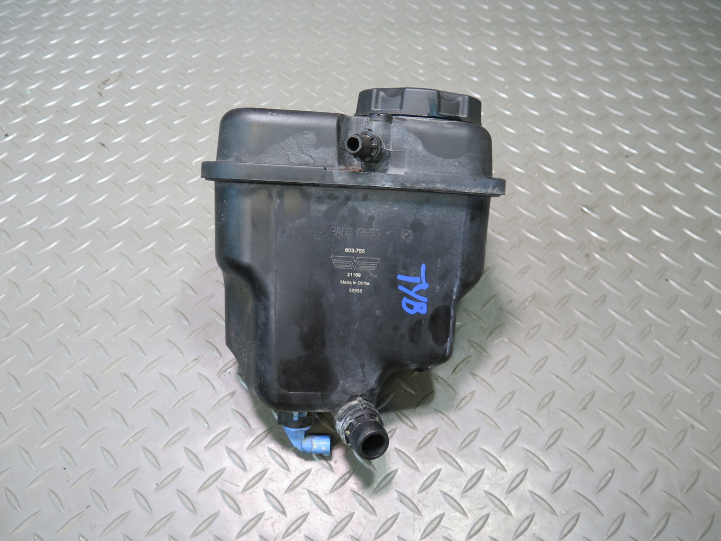 07-13 BMW E90 E92 E93 335I Aftermarket Engine Coolant Expansion Reservoir Tank