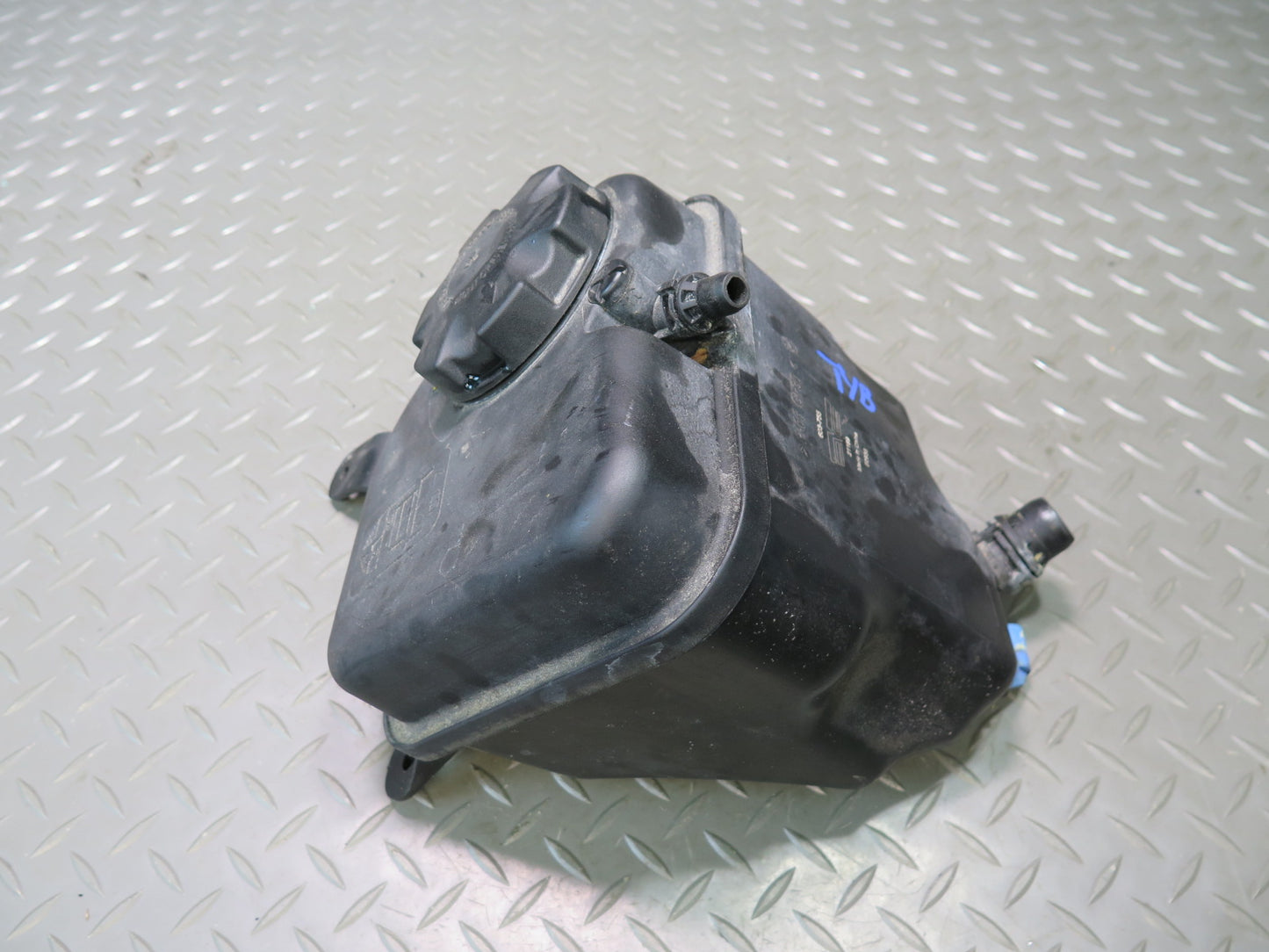 07-13 BMW E90 E92 E93 335I Aftermarket Engine Coolant Expansion Reservoir Tank