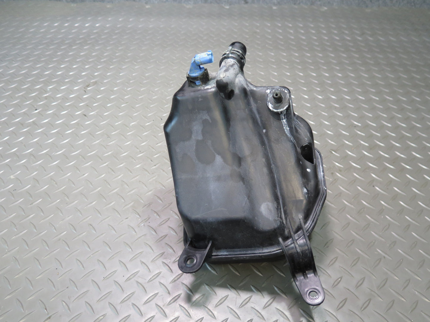 07-13 BMW E90 E92 E93 335I Aftermarket Engine Coolant Expansion Reservoir Tank