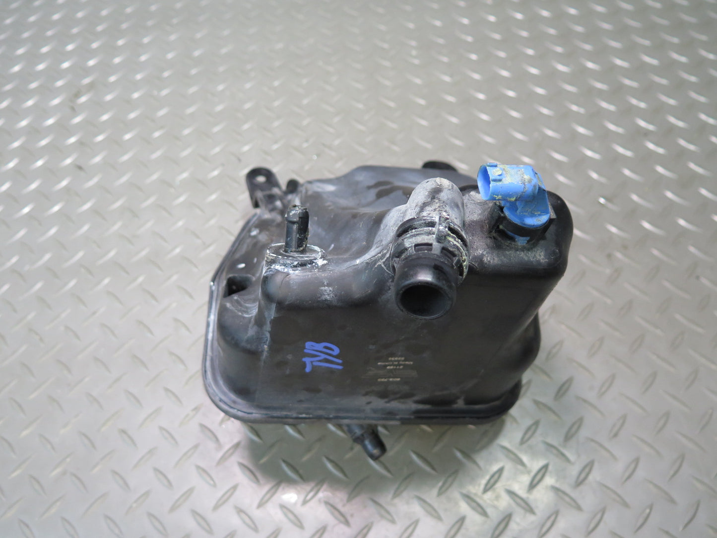 07-13 BMW E90 E92 E93 335I Aftermarket Engine Coolant Expansion Reservoir Tank