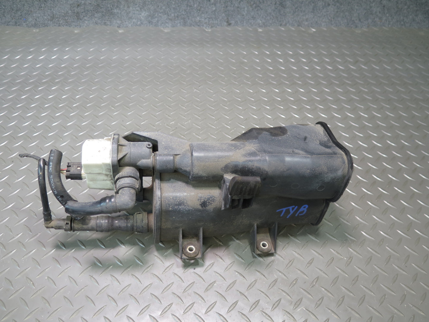 07-13 BMW E90 E92 E93 335i Fuel Evap Vapor Charcoal Canister 6765741 OEM