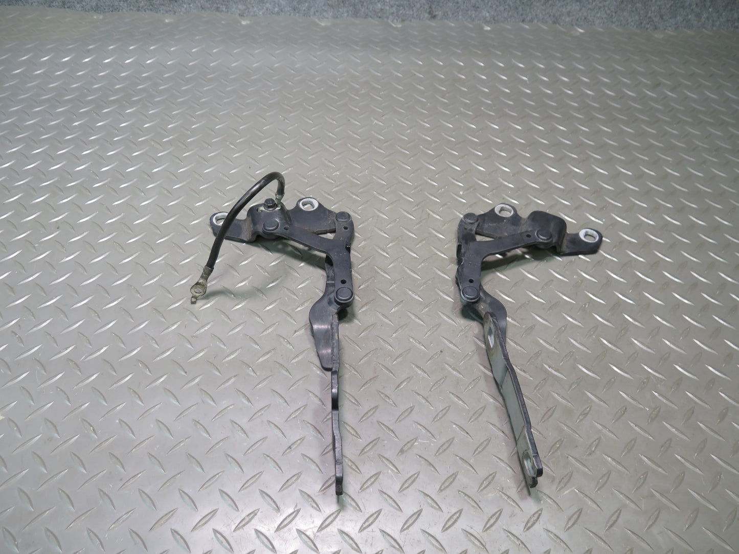 07-13 BMW E90 E92 E93 335i Set of 2 Rear Left & Right Trunk Hinge OEM