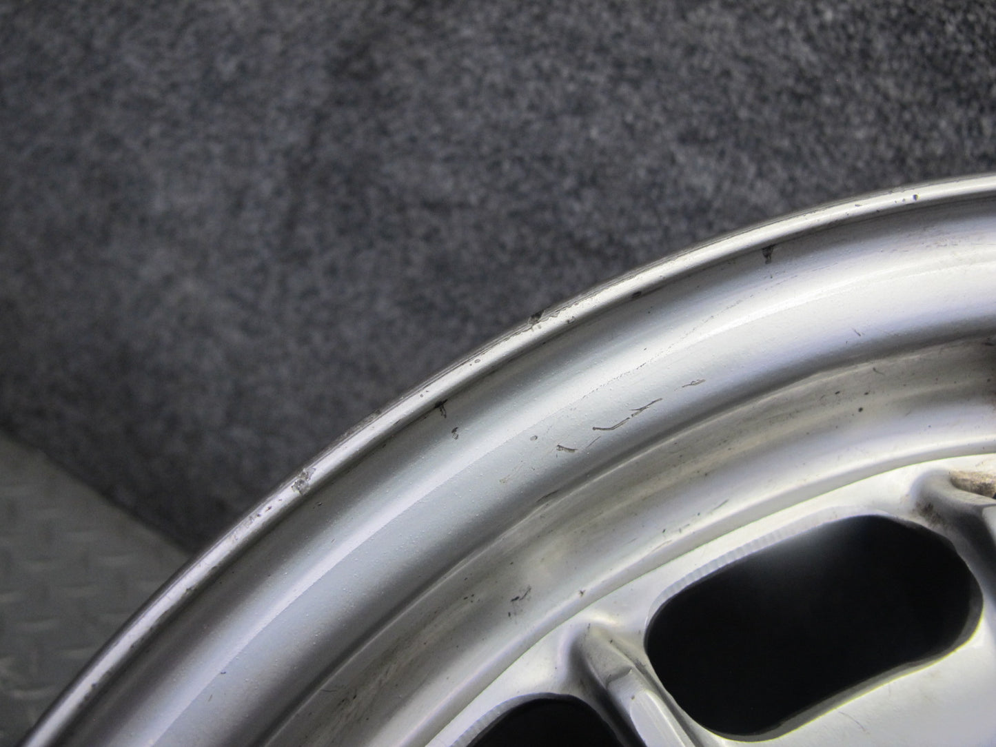 73-85 Mercedes R107 R14 14" Alloy Wheel Rim 14x6.5J ET30 1264002102 OEM