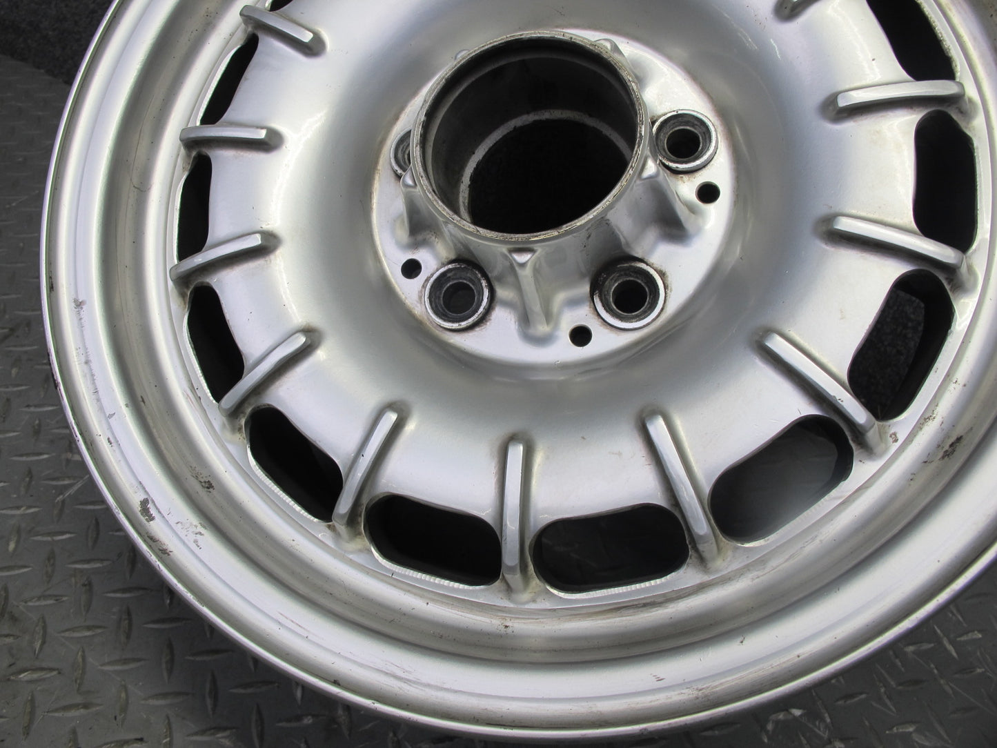 73-85 Mercedes R107 R14 14" Alloy Wheel Rim 14x6.5J ET30 1264002102 OEM