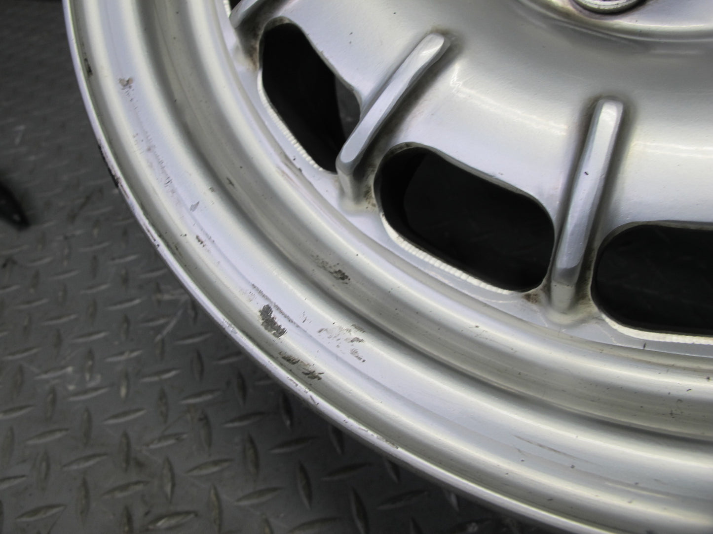 73-85 Mercedes R107 R14 14" Alloy Wheel Rim 14x6.5J ET30 1264002102 OEM