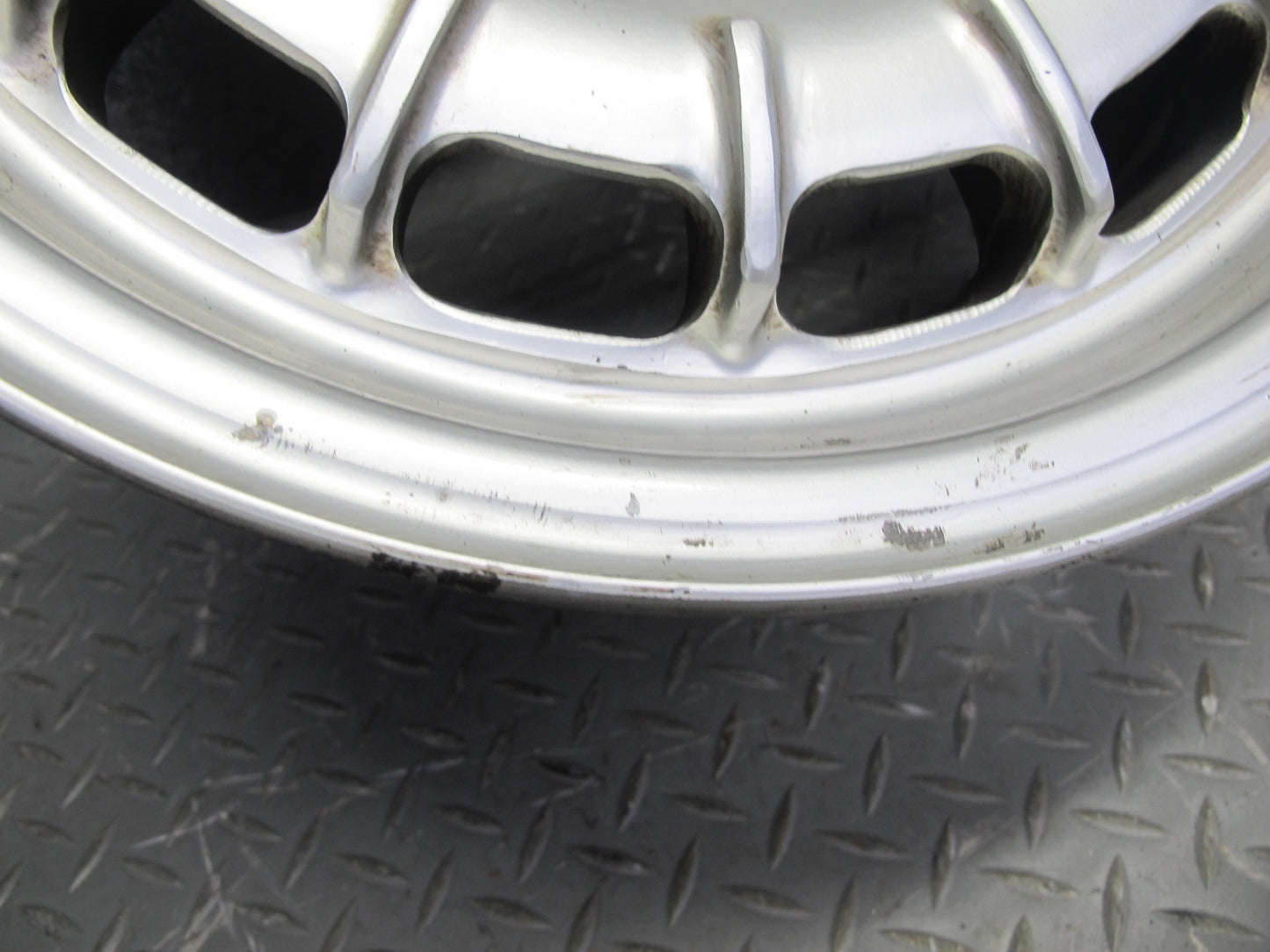 73-85 Mercedes R107 R14 14" Alloy Wheel Rim 14x6.5J ET30 1264002102 OEM