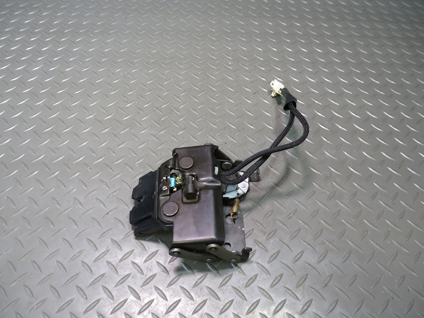 02-10 Lexus Z40 SC430 Rear Trunk Lid Lock Latch Actuator OEM