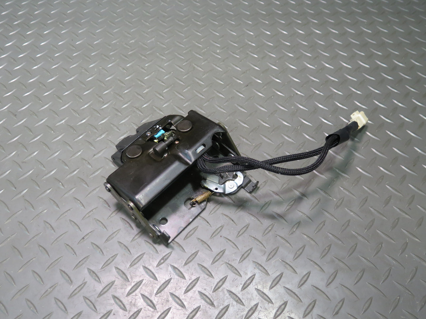 02-10 Lexus Z40 SC430 Rear Trunk Lid Lock Latch Actuator OEM