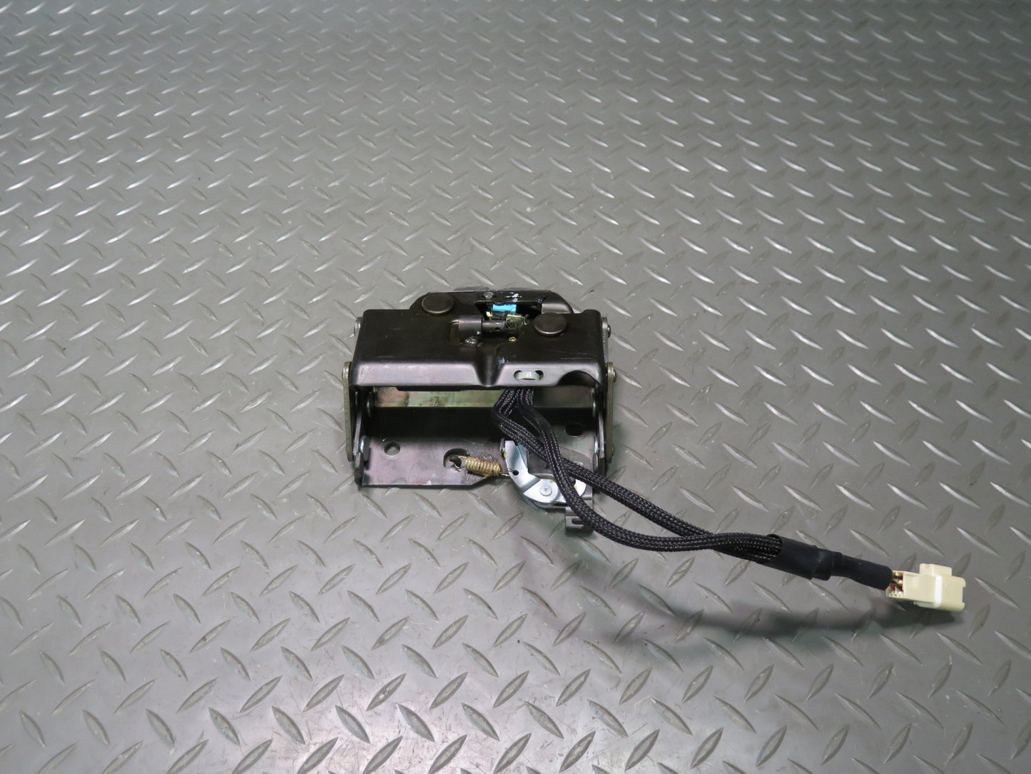 02-10 Lexus Z40 SC430 Rear Trunk Lid Lock Latch Actuator OEM