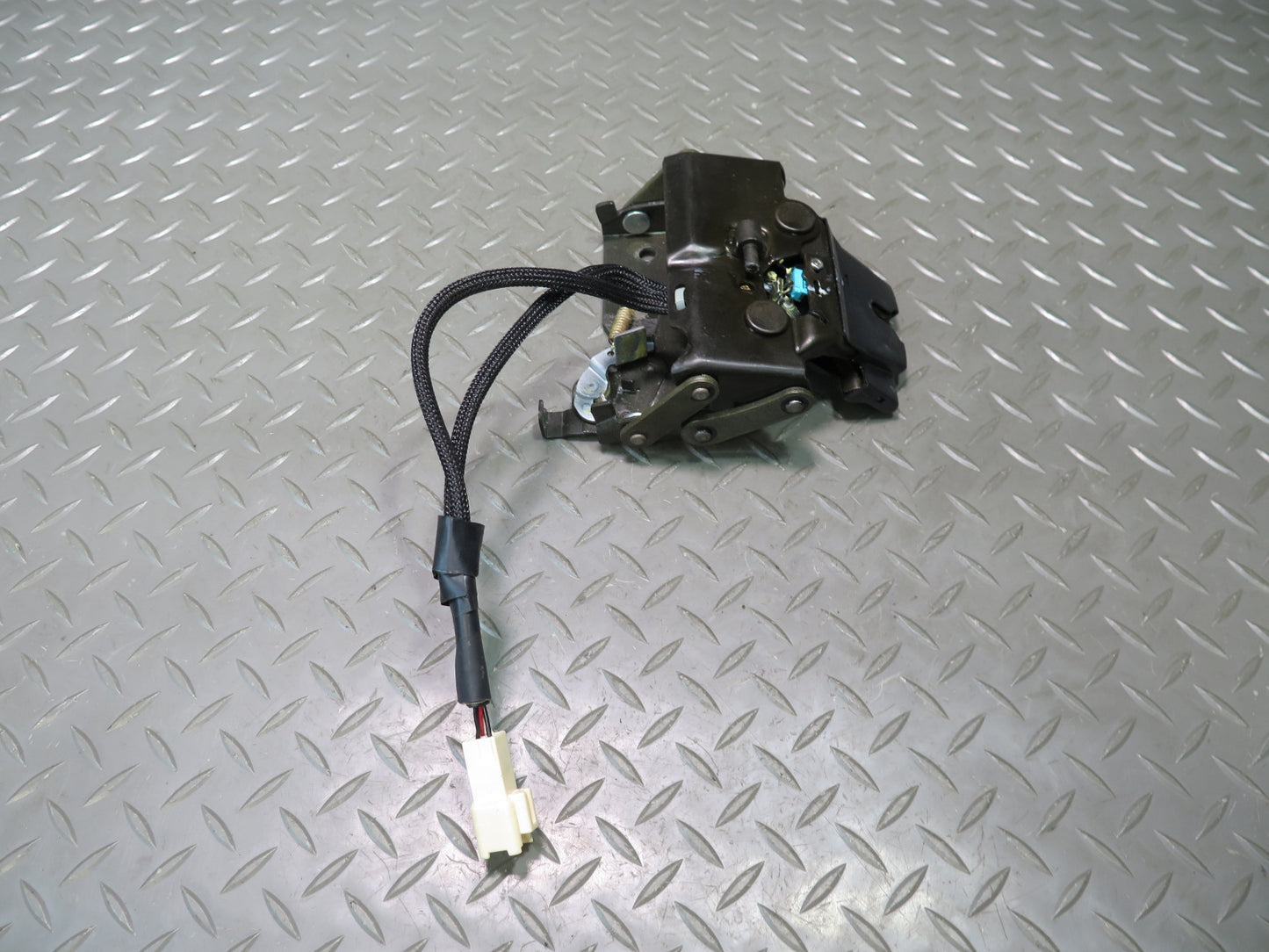 02-10 Lexus Z40 SC430 Rear Trunk Lid Lock Latch Actuator OEM