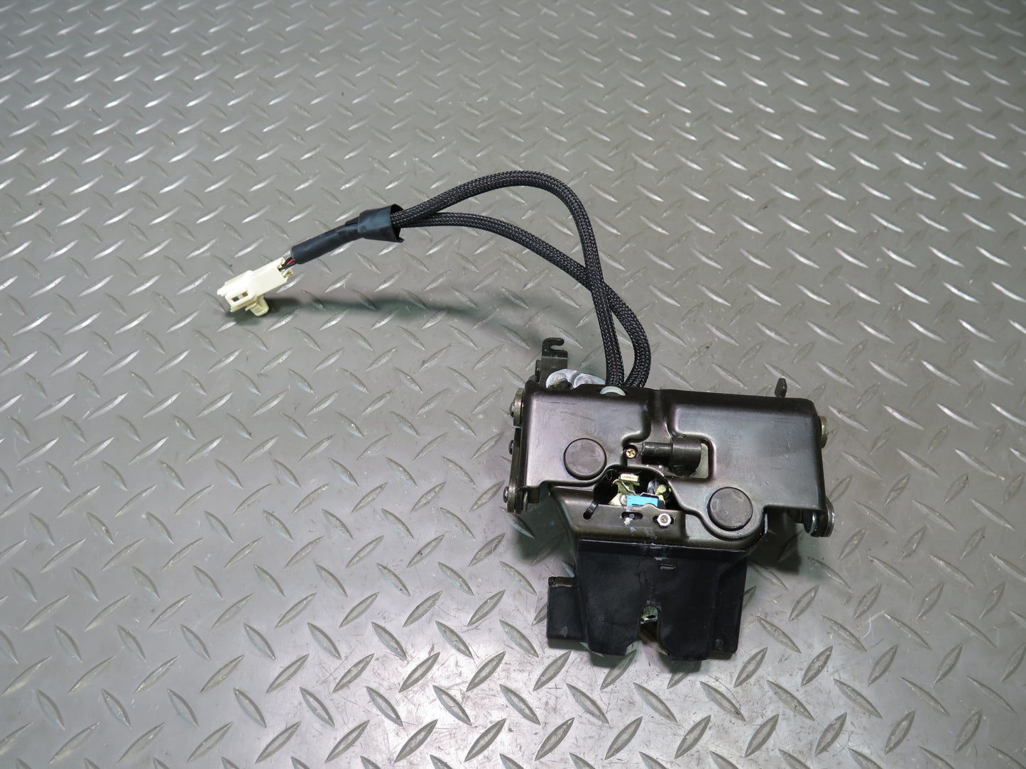 02-10 Lexus Z40 SC430 Rear Trunk Lid Lock Latch Actuator OEM