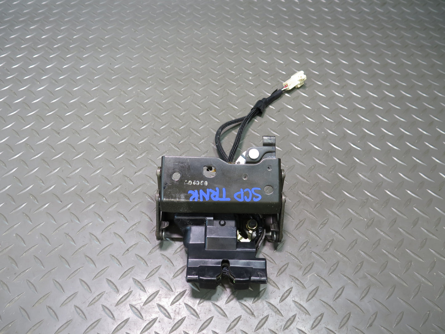 02-10 Lexus Z40 SC430 Rear Trunk Lid Lock Latch Actuator OEM