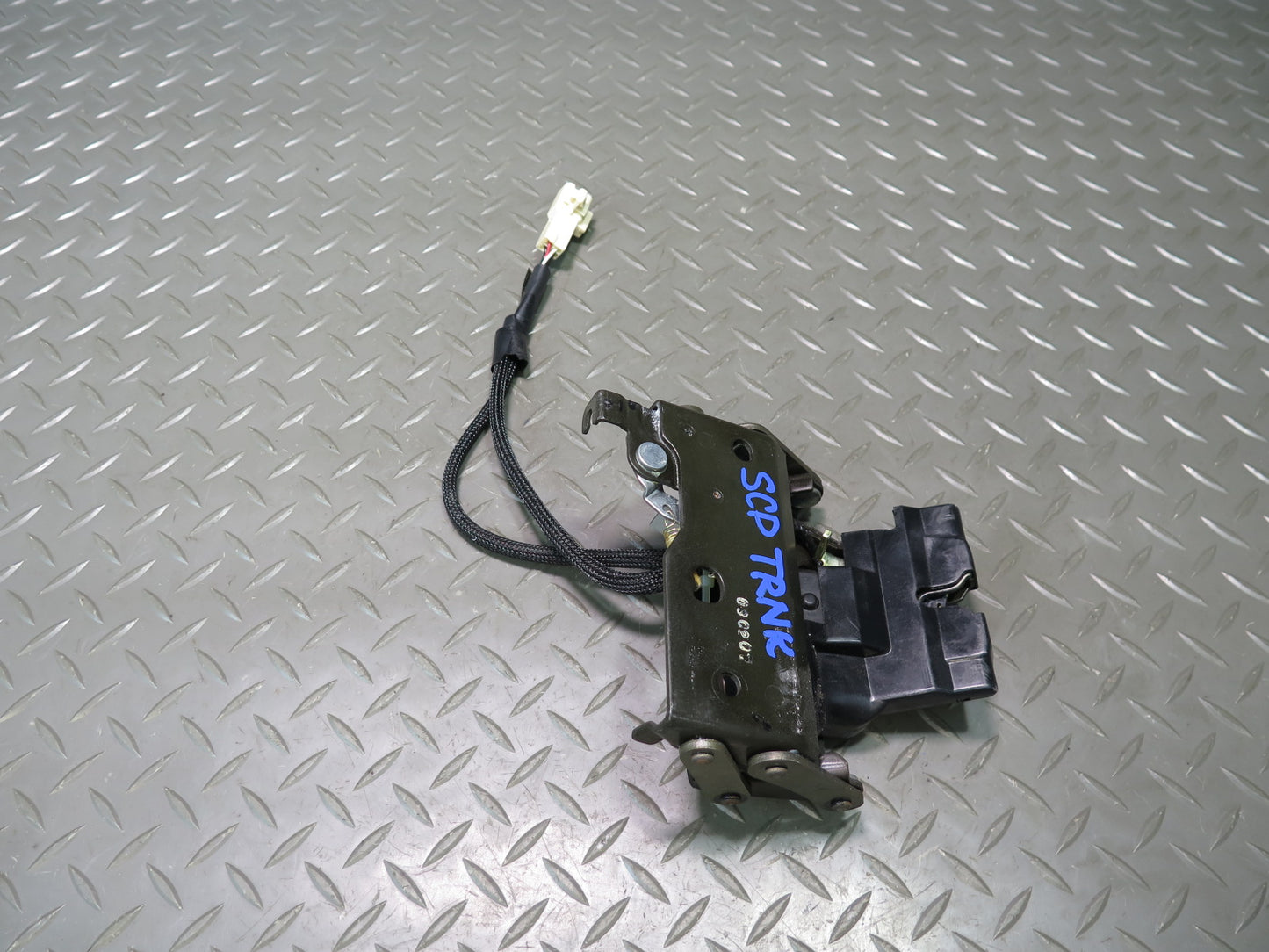 02-10 Lexus Z40 SC430 Rear Trunk Lid Lock Latch Actuator OEM