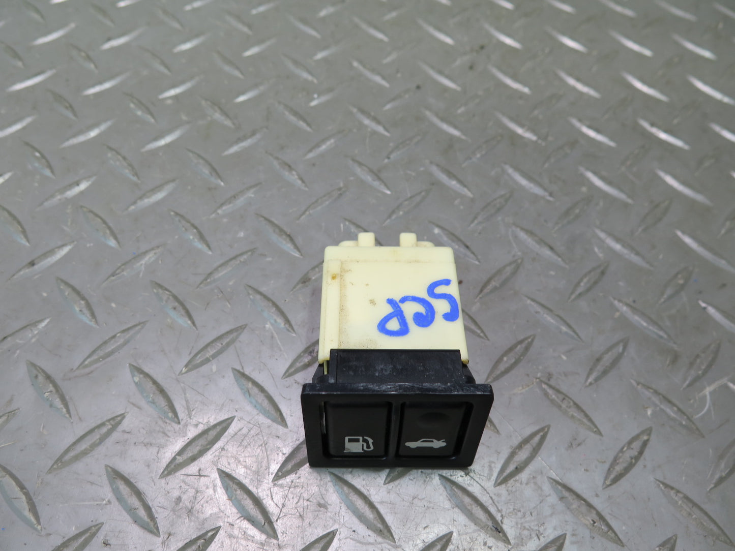 02-10 Lexus Z40 SC430 Trunk Lid Release Fuel Door Lock Unlock Button Switch OEM