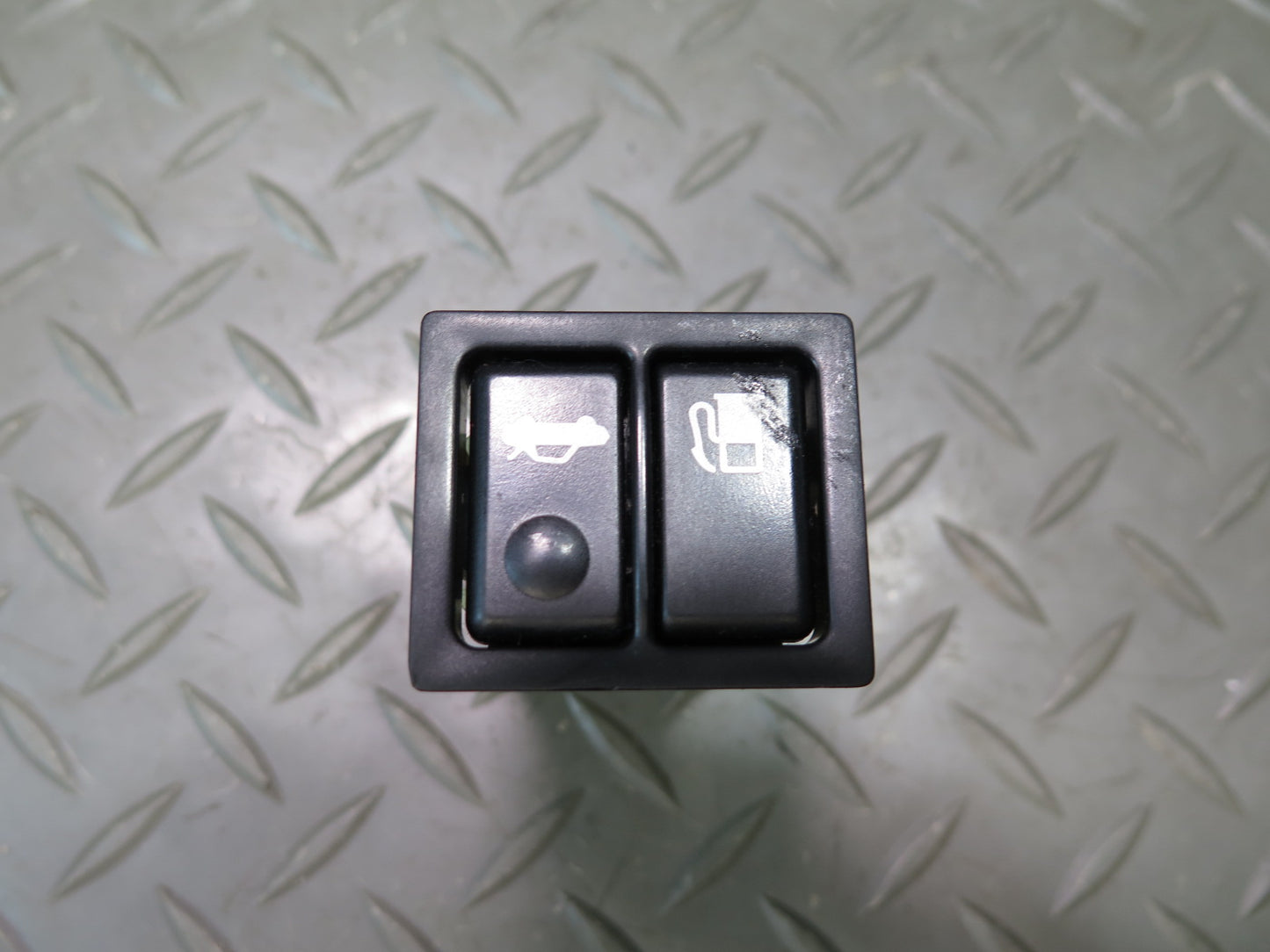 02-10 Lexus Z40 SC430 Trunk Lid Release Fuel Door Lock Unlock Button Switch OEM