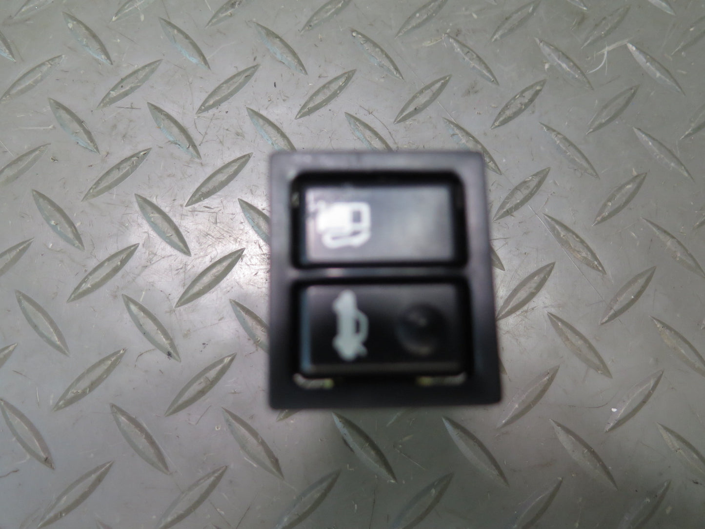 02-10 Lexus Z40 SC430 Trunk Lid Release Fuel Door Lock Unlock Button Switch OEM