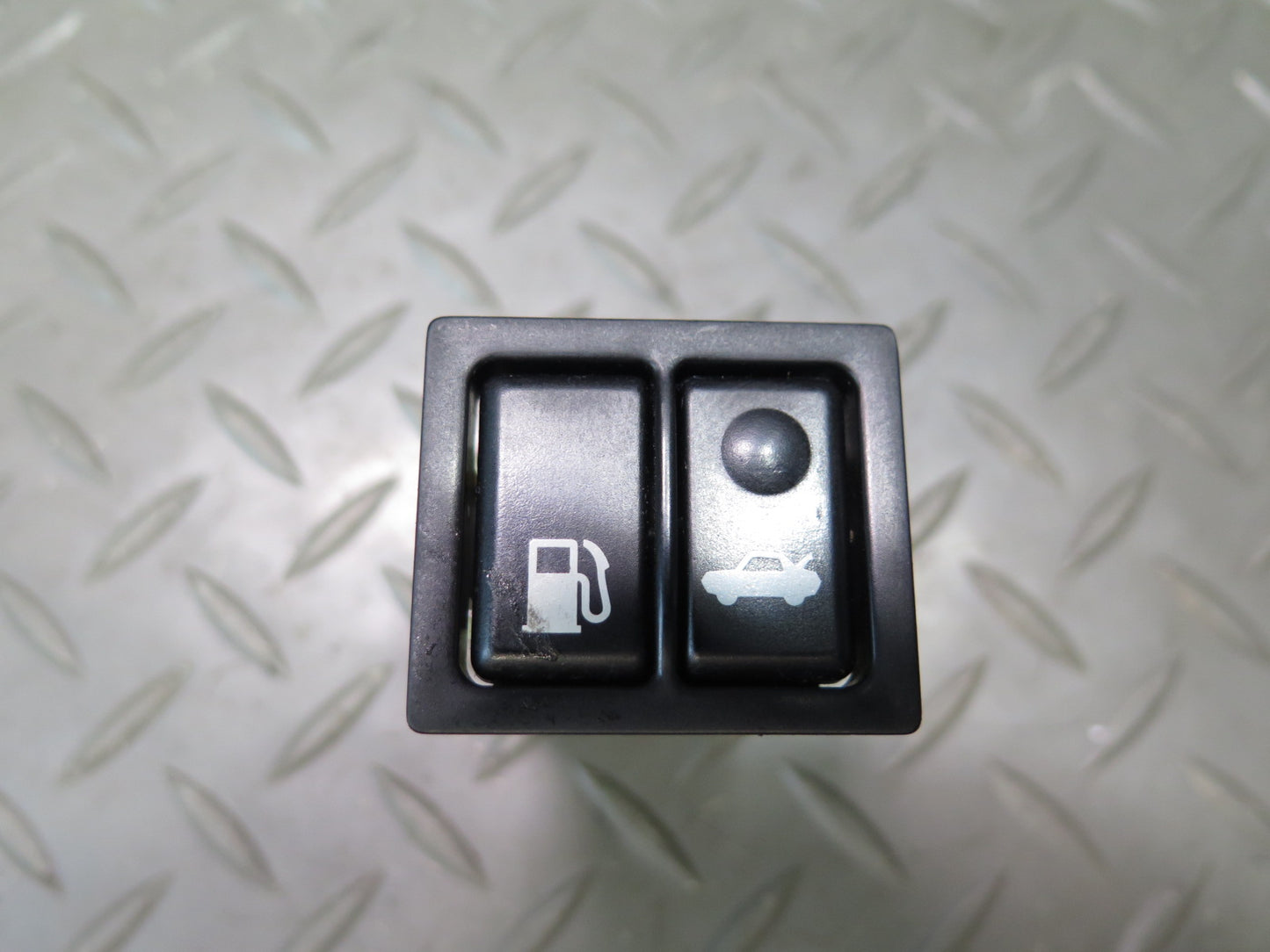 02-10 Lexus Z40 SC430 Trunk Lid Release Fuel Door Lock Unlock Button Switch OEM