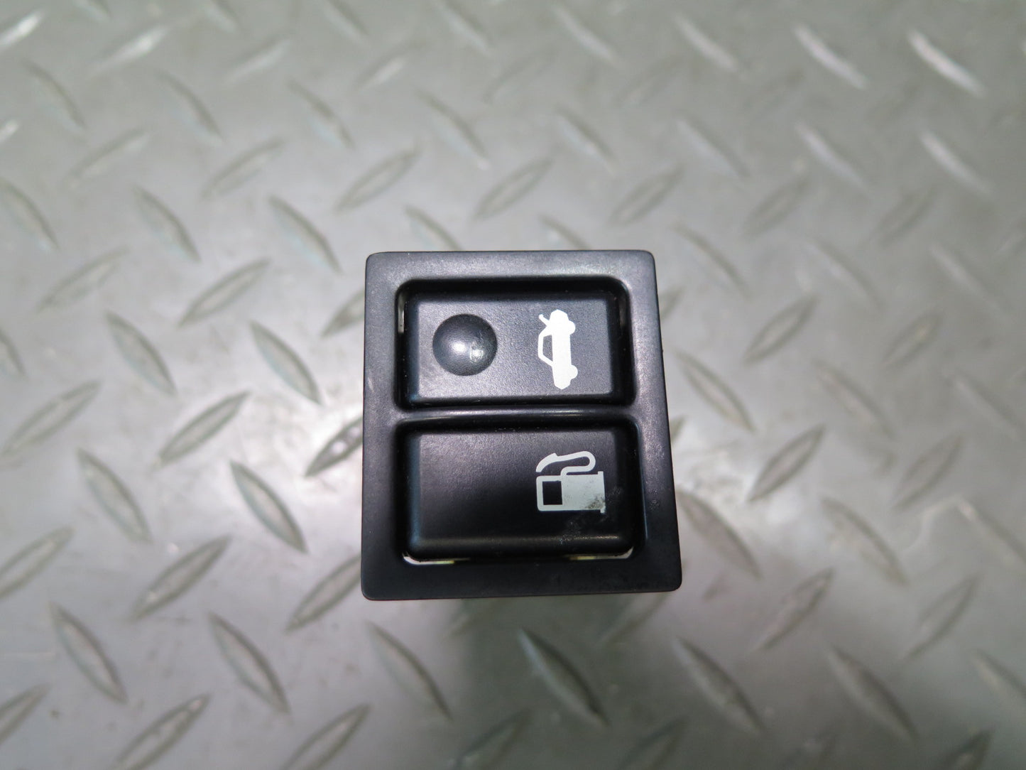02-10 Lexus Z40 SC430 Trunk Lid Release Fuel Door Lock Unlock Button Switch OEM